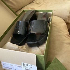 Gucci slide heeled rubber sandals